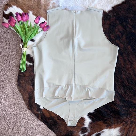 NWT-SKIMS Raw Cut Bodysuit Faux Leather- 4X Oyster - Picture 6 of 13